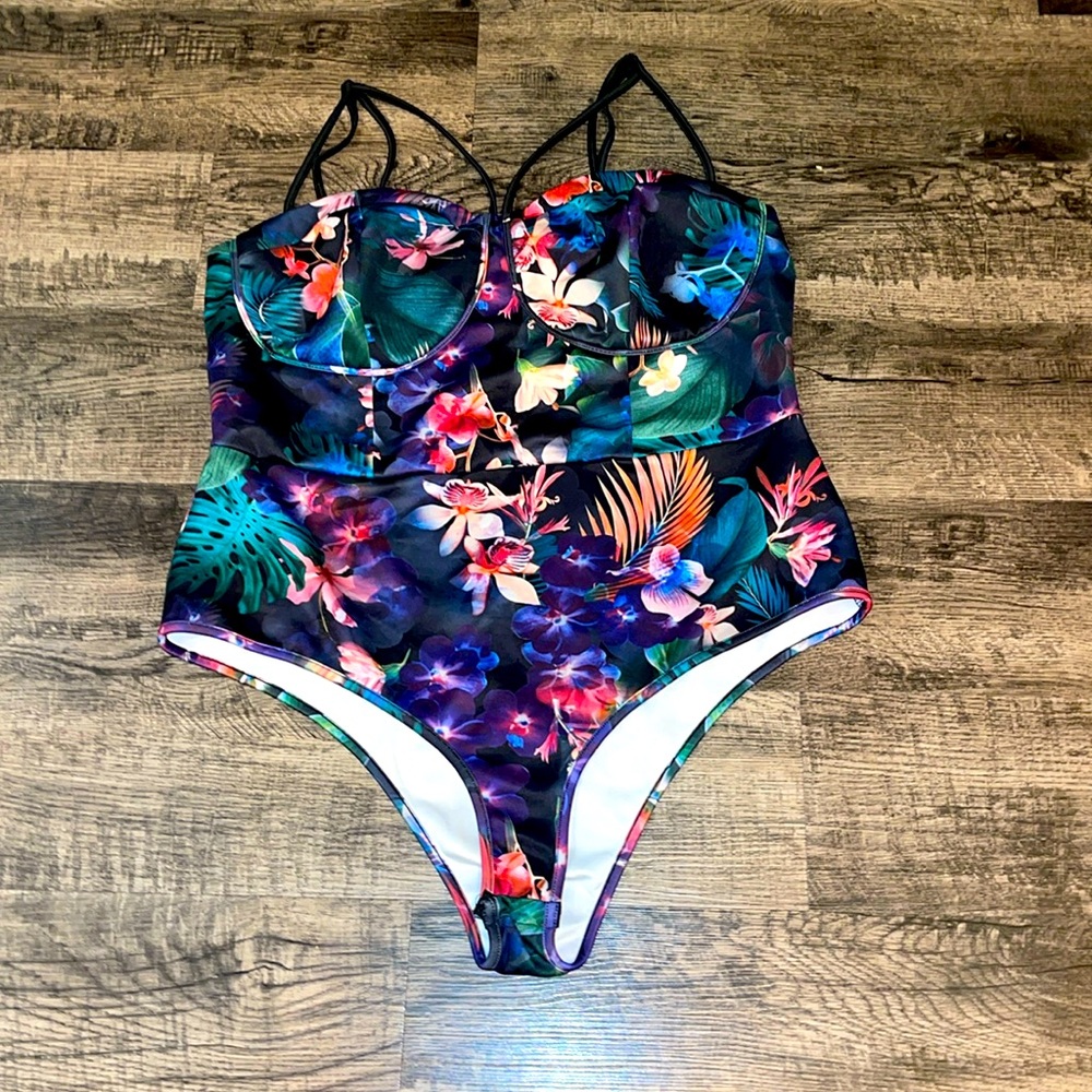 FTF floral bodysuit sz 1 = 14/16